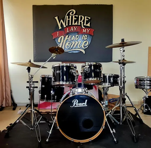 Anúncio Irrecusável: Bateria Pearl Vision Birch + Pratos Premium (Pronta para Tocar)
