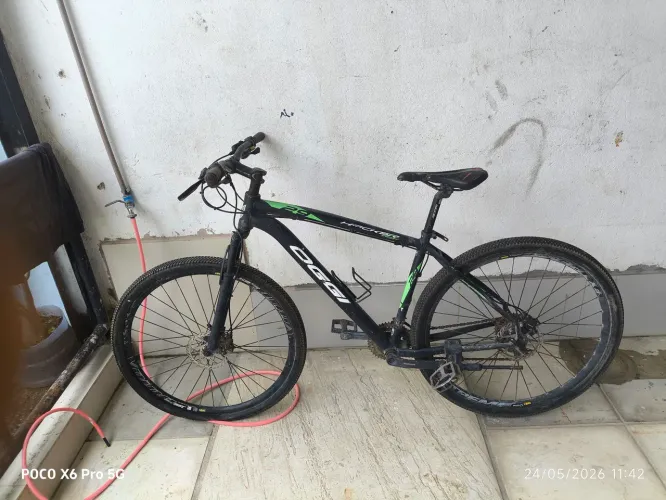 vendo uma bicicleta Oggi  aro 29 toda rolamentada 