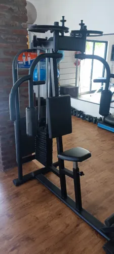 Máquina de musculação Peck deck