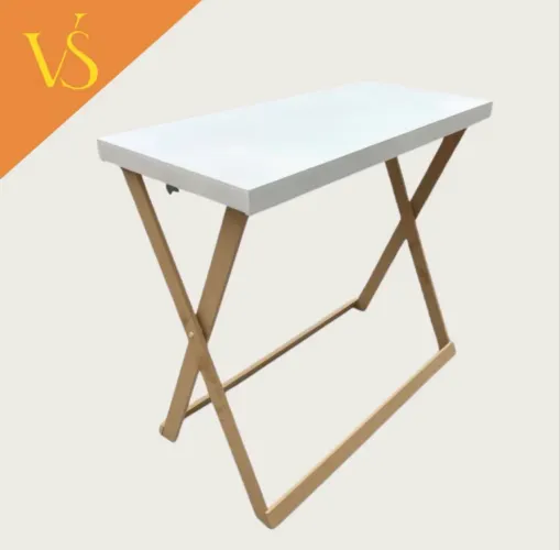 Mesa e arcos para decoração