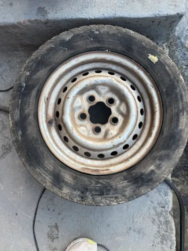 Roda de kombi com pneu bom pra estepe  