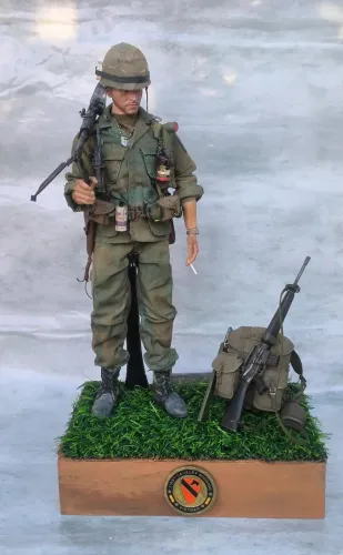 Bonecos escala 1/6 Vietnã e Paraquedista 2° Guerra