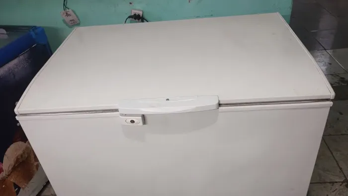 Vendo está freezer Electrolux de uma tampa