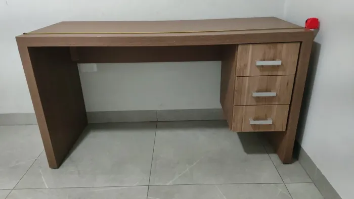 Mesa, nicho e armário de duas portas (em MDF)