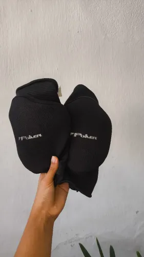 Joelheira Poker Preta Tamanho M
