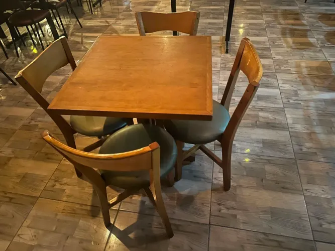 Jogos de mesas e cadeiras Aramuni e moveis Brum restaurante, bar, pizzaria e lanchonete