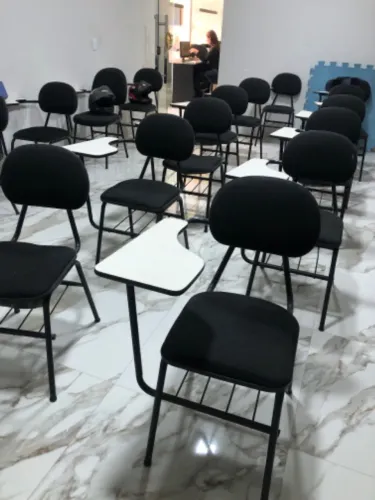 Vende-se cadeiras escolares (com Braço)