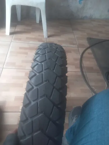 Pineu de Xre 300 traseiro bom