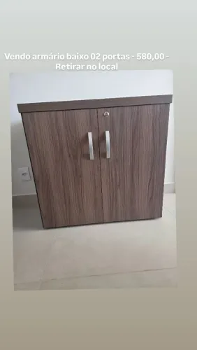 Armário 02 portas- muito novo nem um ano de uso
