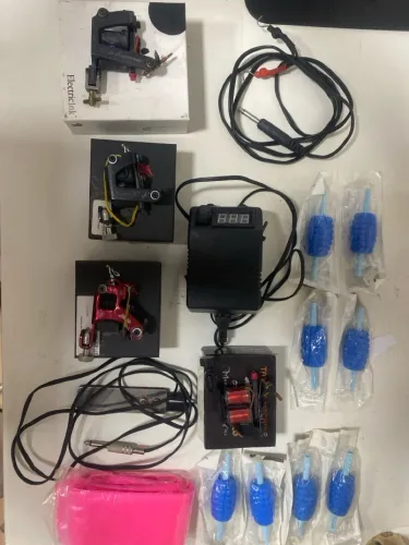 Kit Tatuagem Profissional Completo - 4 Máquinas (Electric Ink / Lauro Paolini) Acessórios