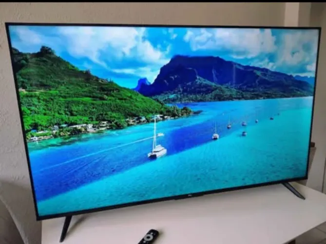 Smart 55 polegadas 4k Android pode abaixar aplicativo e atualizar a tv. Da TCl como nova