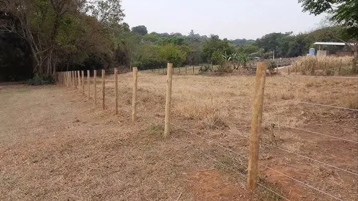 Faço cerca de arame e tela 