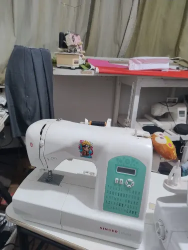 Máquina de costura singer eletrônica 