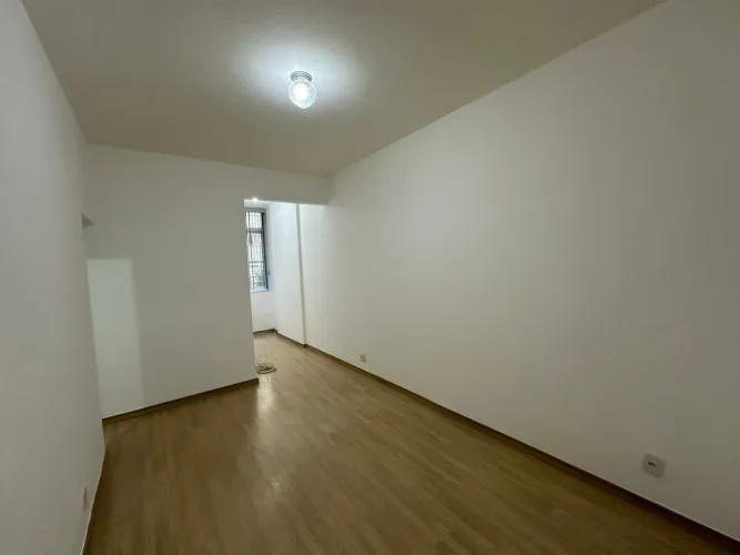 ALUGO QUARTO E SALA COM VAGA NA GARAGEM PRÓXIMO AO METRÔ CARDEAL ARCO VERDE