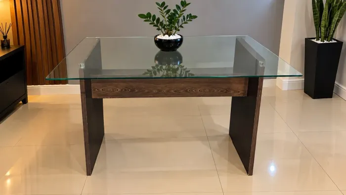Mesa sem cadeira