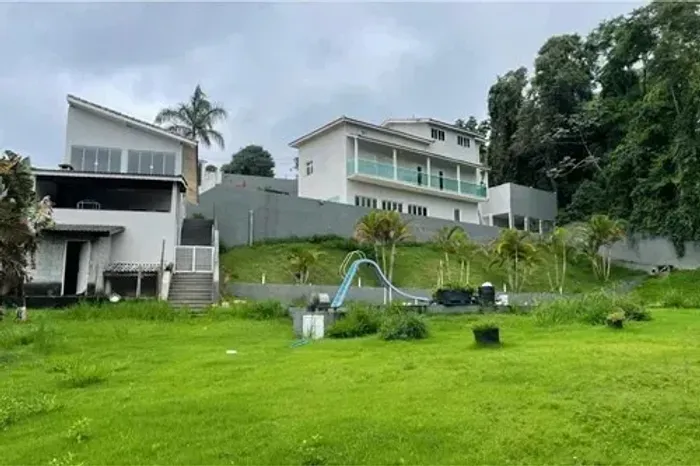 Luxo em Alpes de Caieiras: Alugue Sua Casa!