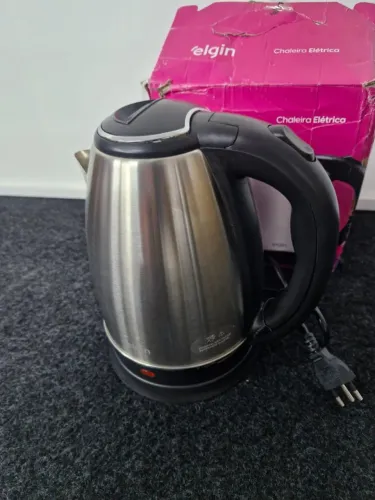 Chaleira Elétrica Elgin 2L em Aço Inox - 127V - Caixa aberta