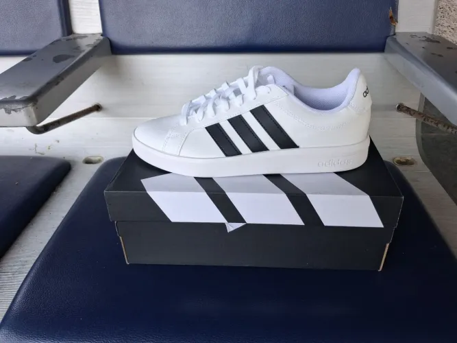 TENIS ADIDAS 