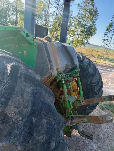 TRATOR JOHN DEERE 5705. Vendo ou troco