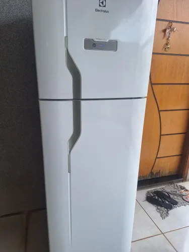 Vendo geladeira fros fri 380 litros super conservada