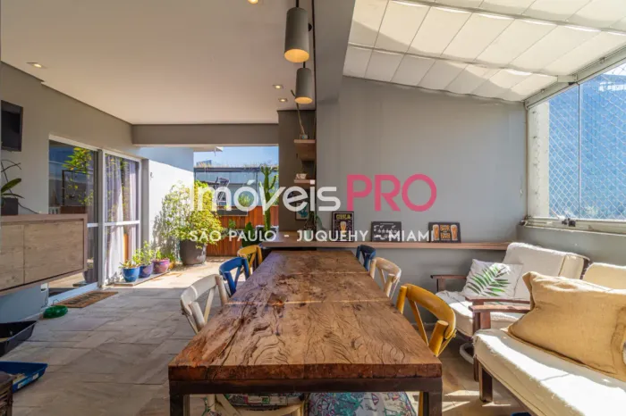 Apartamento Duplex à venda com 270m², 3 suítes e 3 vagas