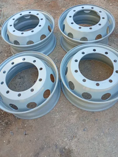 Roda de ferro de Scania 10 furo , está em perfeito estado e recém pintado 