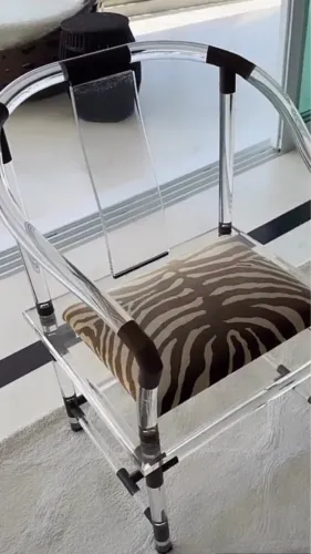 Poltrona de design toda em acrílico 