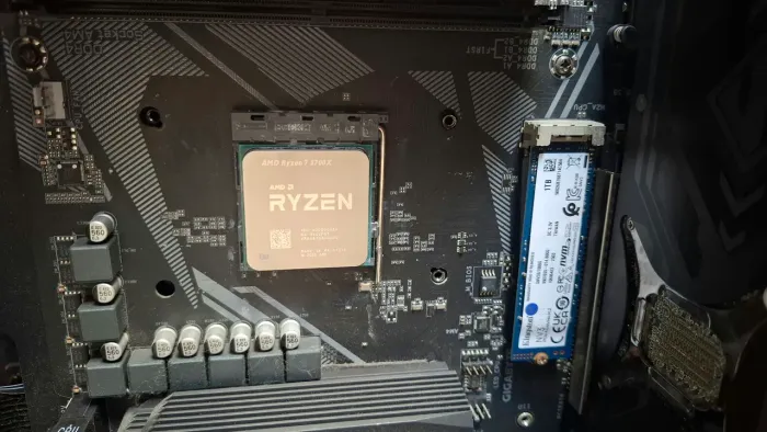 AMD RYZEN 7 5700X