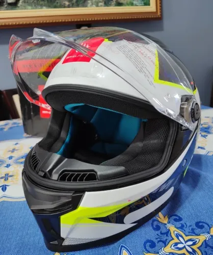 Capacete Mt Stinger 2 Sr B13 Preto com Branco detalhes Amarelo e Azul tamanho 58
