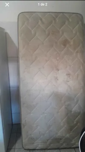 Colchão box de solteiro usado,em bom estado,sem rasgos