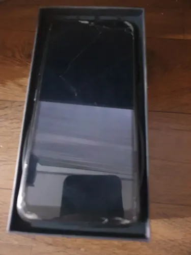 LG k40s.vem com carregador junto