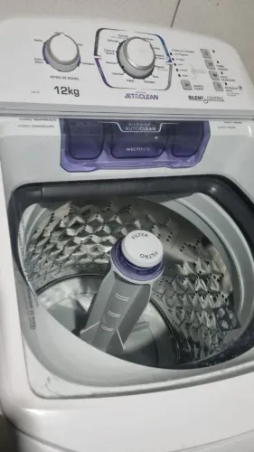 Máquina Electrolux ,12kg 5 meses de uso.