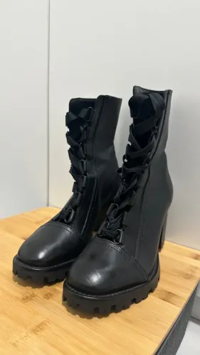 Bota Schutz 