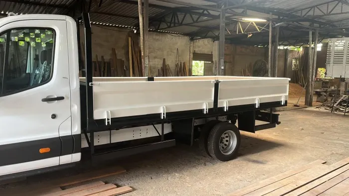 Fabricação de CARROCERIA METÁLICA 