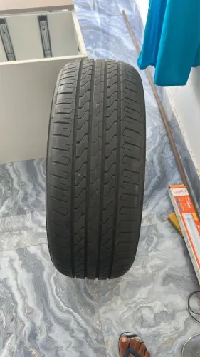 Pneu de carro aro 19
