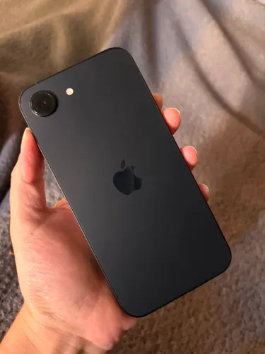 iPhone 16e 128gb (em excelente estado, usado pouquíssimo).