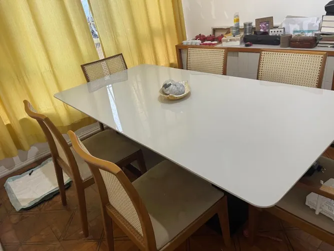 Mesa de jantar com cadeiras