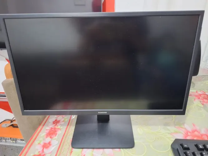 Vende se um monitor de 22" Led sansung fullhd hdmi pouco usado, valor 500