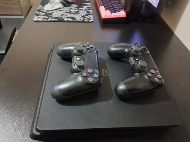 Ps4 slim 500 gb + 2 controles