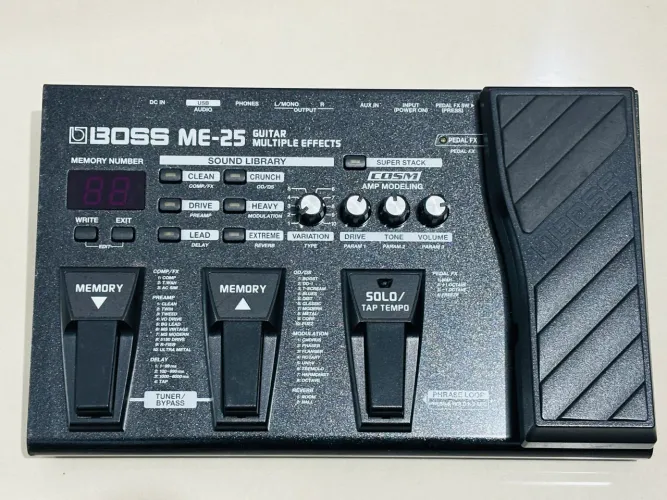 Pedaleira BOSS ME25
