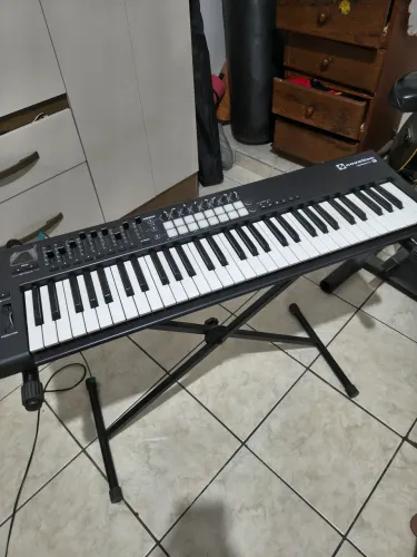 Teclado Controlador Novation Launchkey 61 Mk2 61 Teclas