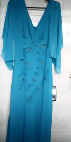 Vestido de festa em crepe azul