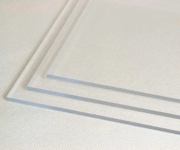 Placa de Acrílico Transparente.