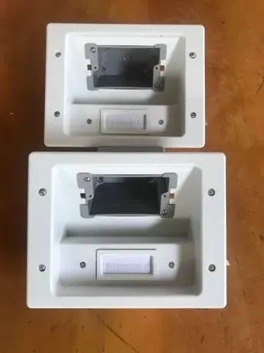 039 Caixa para tomada embutida para mesa