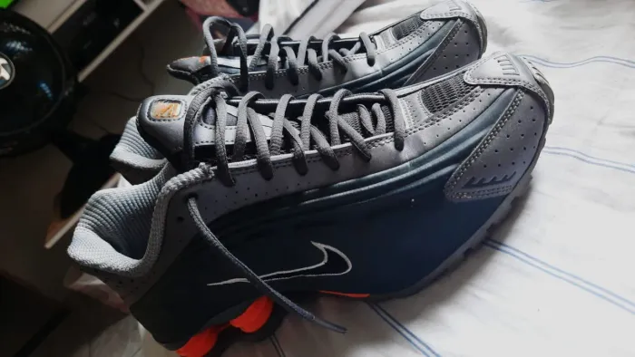 Nike Shox R4 - Cinza e Laranja 42 - Raridade