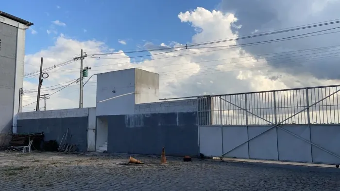 ALUGA-SE GALPÕES NA BR 324