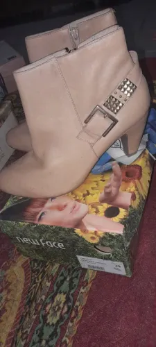 Bota nude cano curto