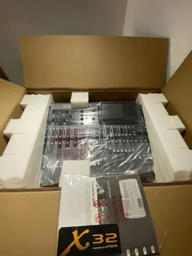 Vendo mesa behringer X32 nova