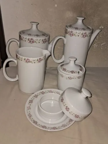 Jogo de bules de porcelana