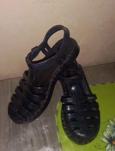 Vendo Sandália da Wandinha Addams